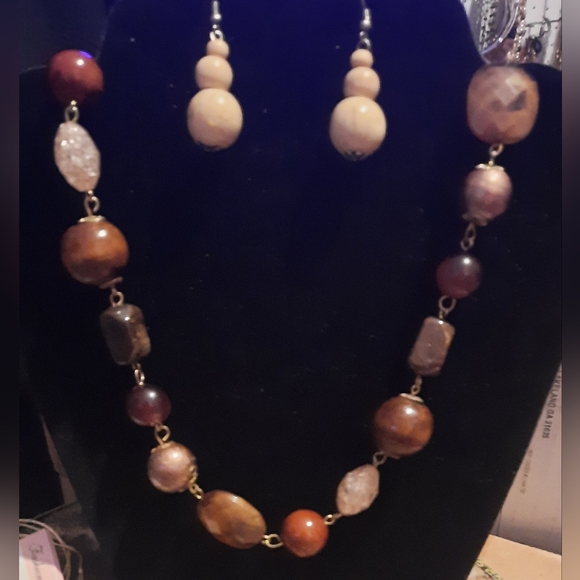 Set Wooden bead necklace and wood earrings - Picture 7 of 12